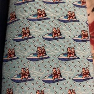 NWT  Vineyard Vines boys Jet-skiing Santa Tie